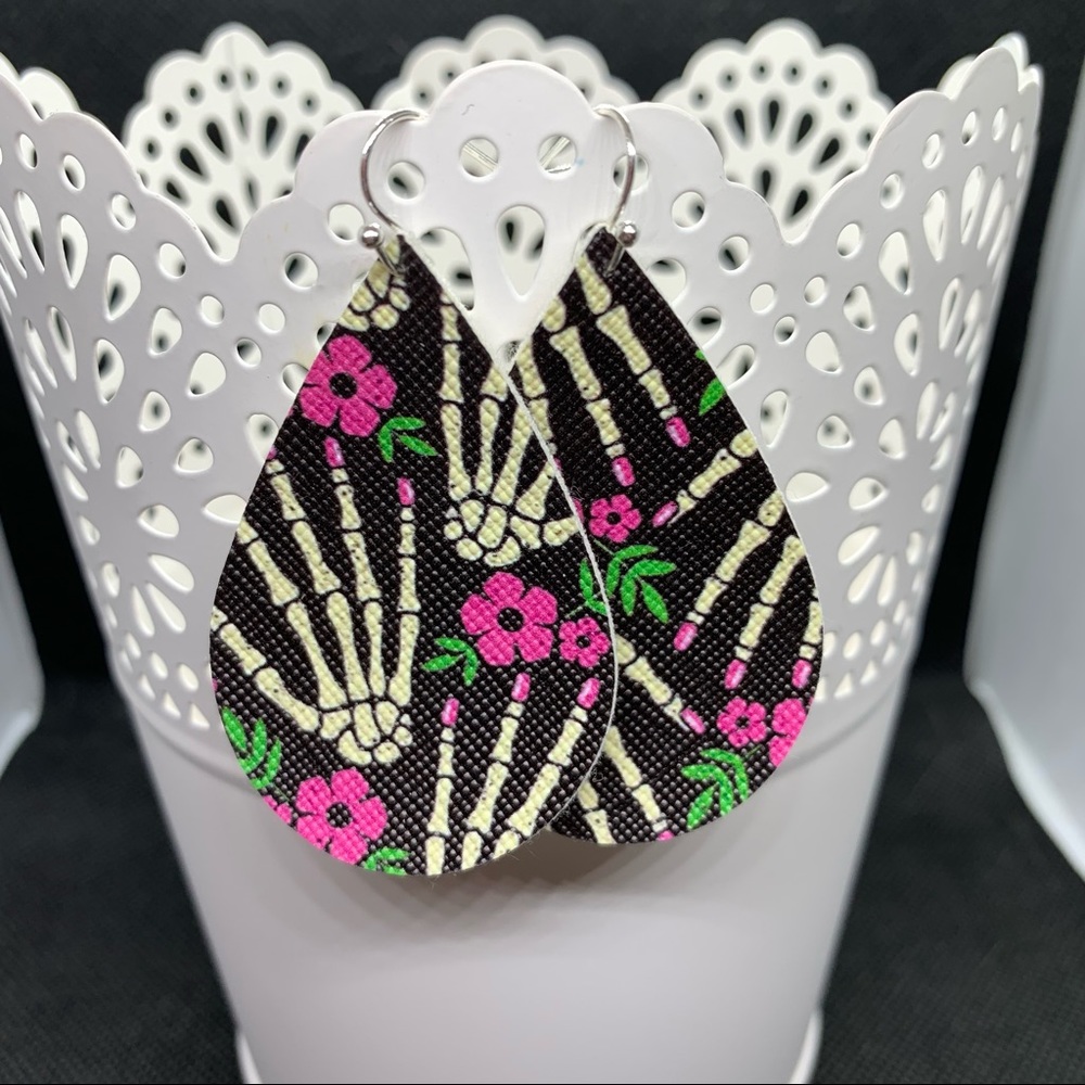 ⭐️2 FOR $10⭐️ Skeleton hands